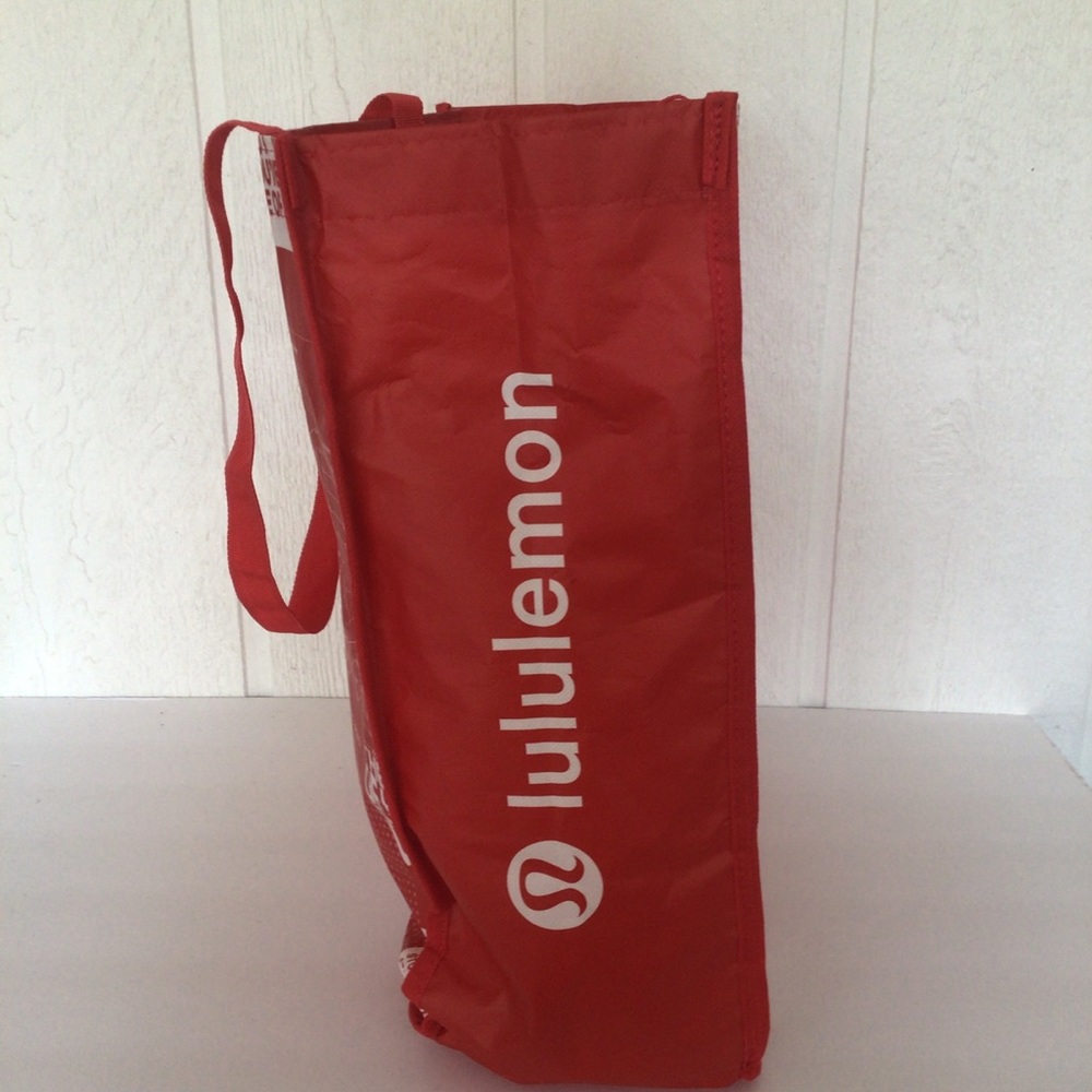 LULULEMON LARGE MANIFESTO RED AND WHITE TOTE BE ALL IN - Picture 2 of 9
